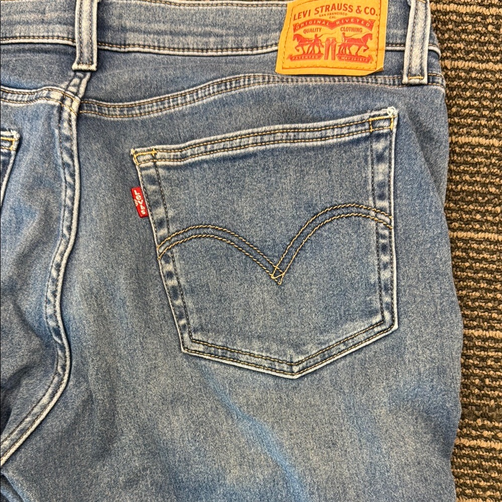 Levi's Light Blue Denim Ankle Jeans with Signature Back Pocket